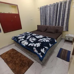 sudarshan-home-stay.hotels-varanasi.com/